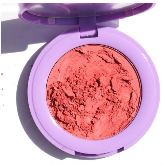 In Bloom Powder Blush in the color Freshly Squeezed - Picture 2 of 10